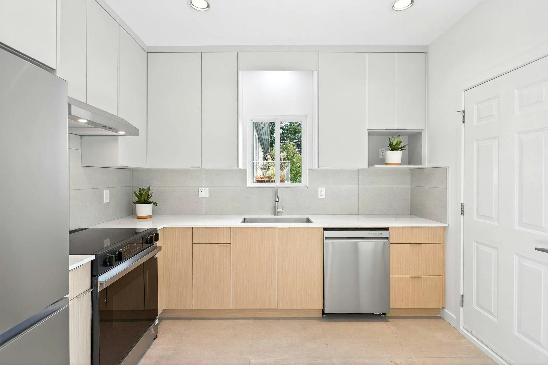 Warm Grey Flat-Panel Kitchen — detail view 2