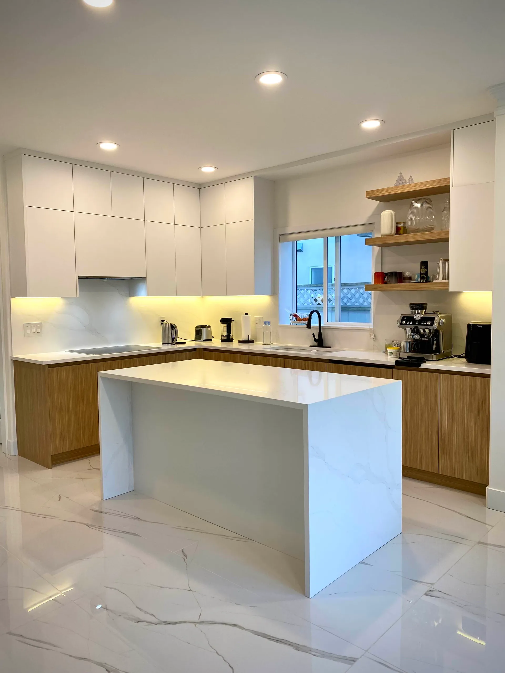 Two-Tone Oak Minimalist Kitchen — detail view 2