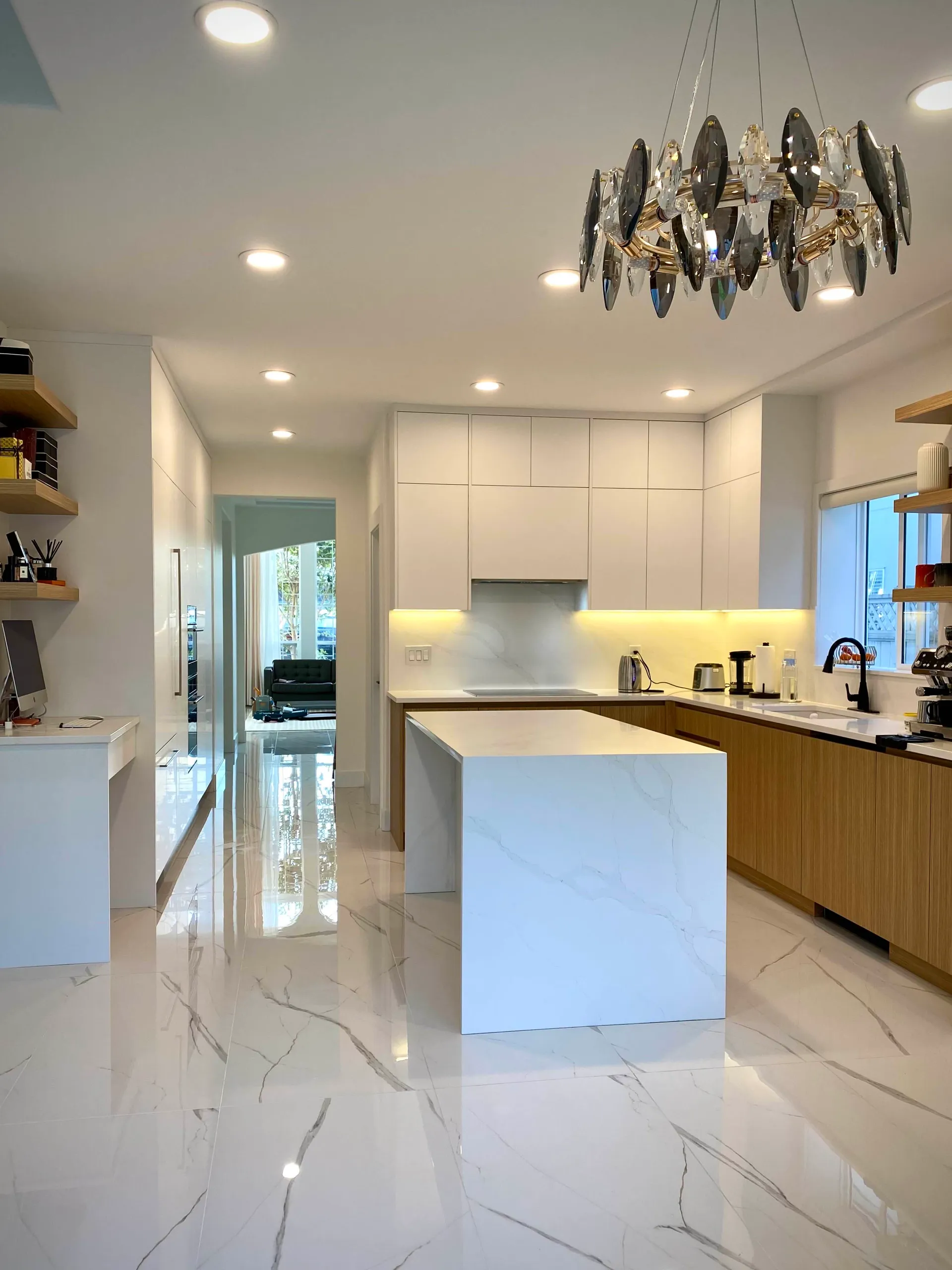 Two-Tone Oak Minimalist Kitchen — detail view 5