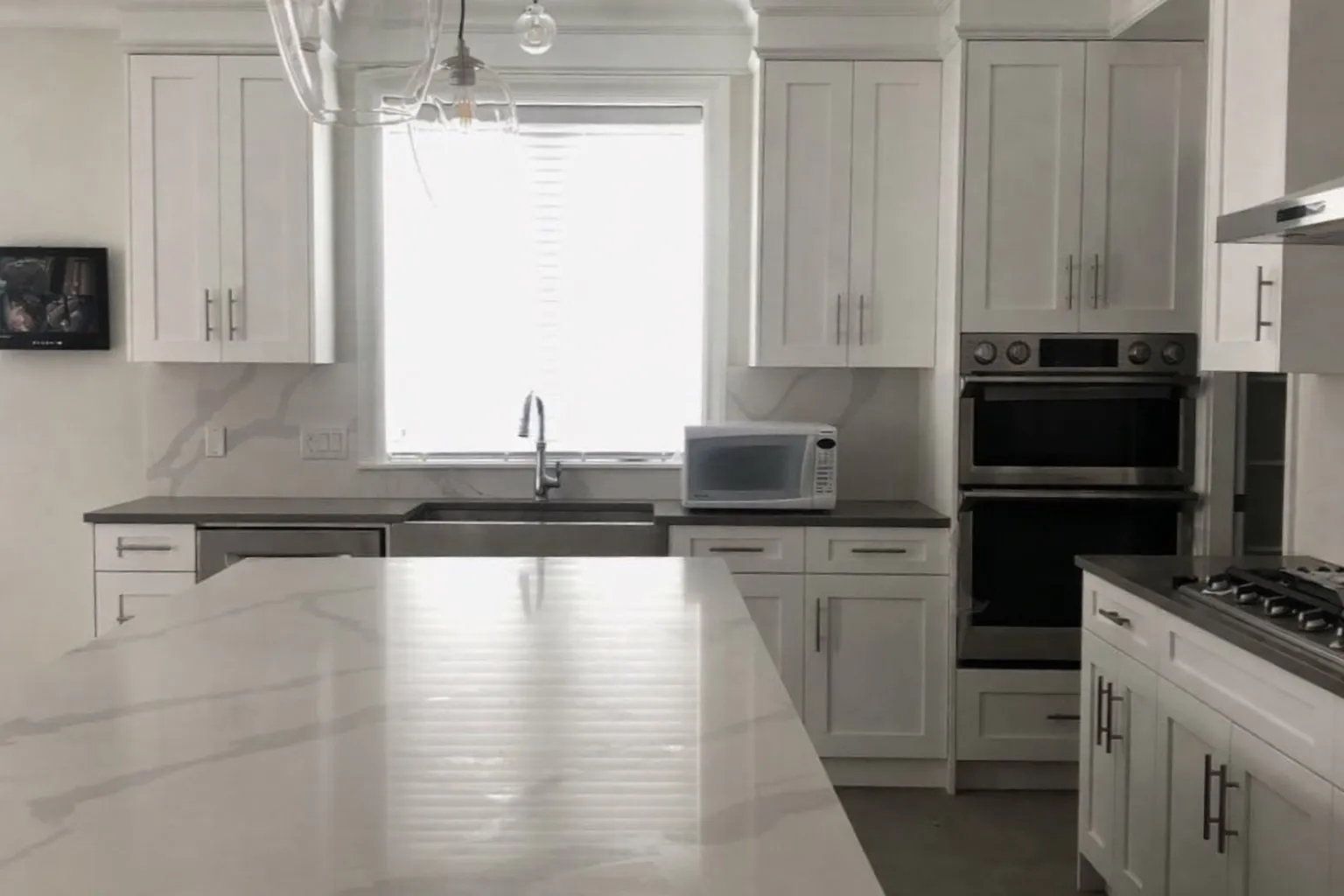 Grey & White Shaker Kitchen — detail view 2