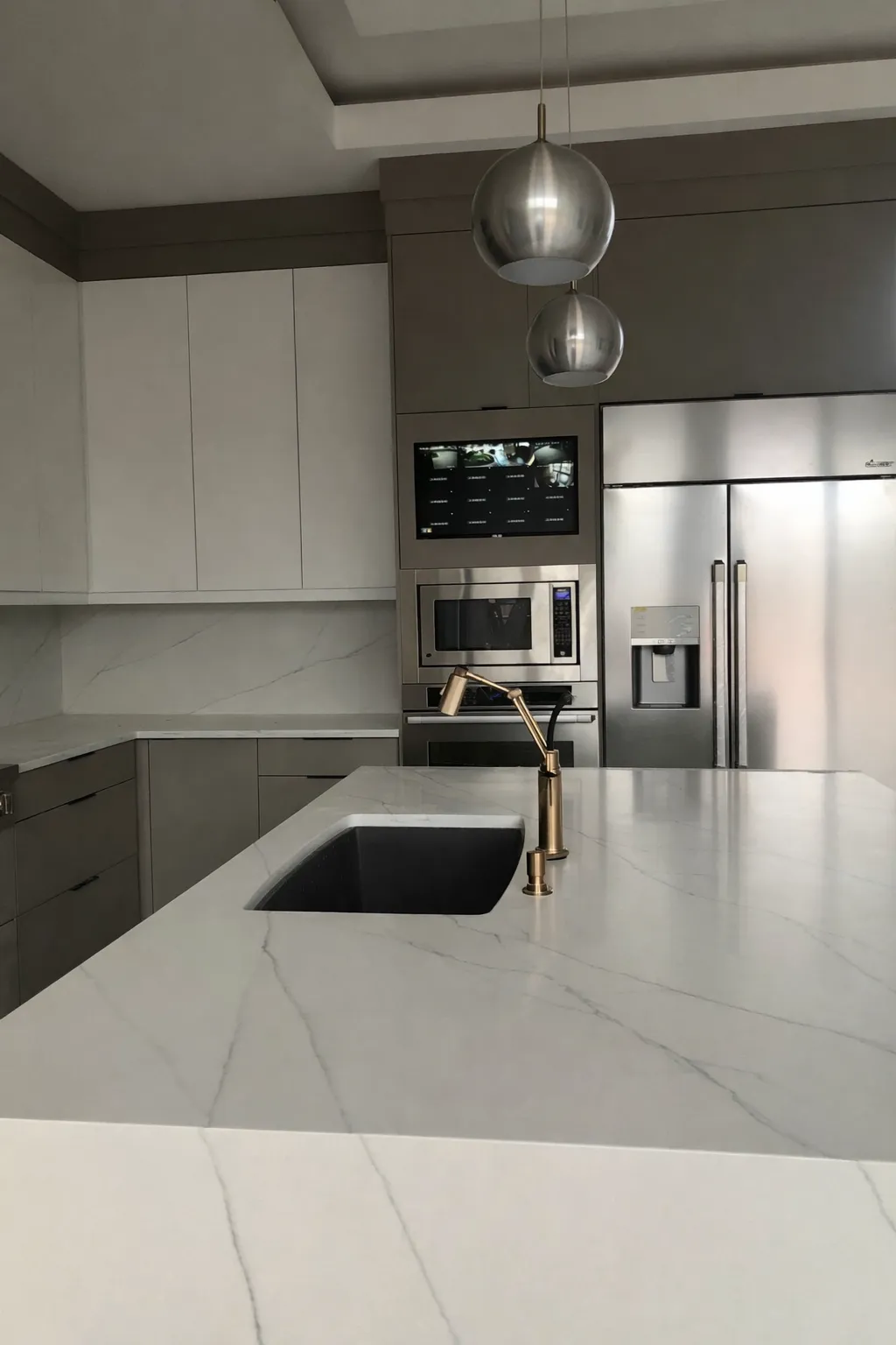 Grand White & Grey Kitchen — detail view 2