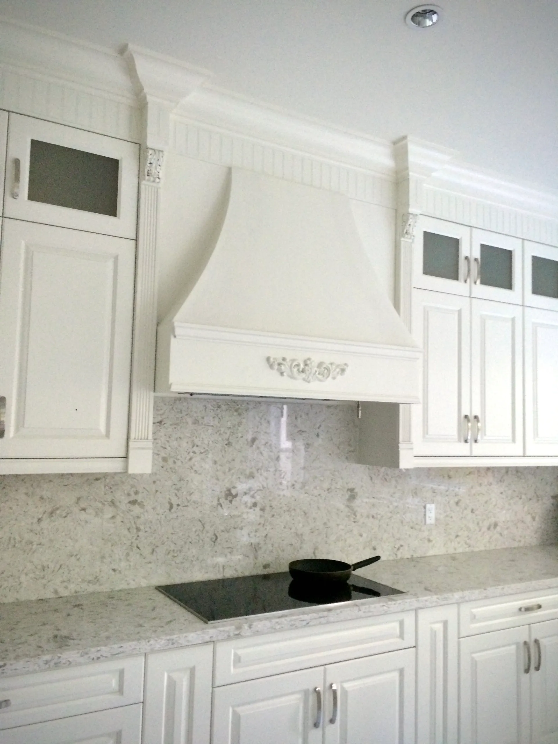 Traditional Glass-Display Kitchen